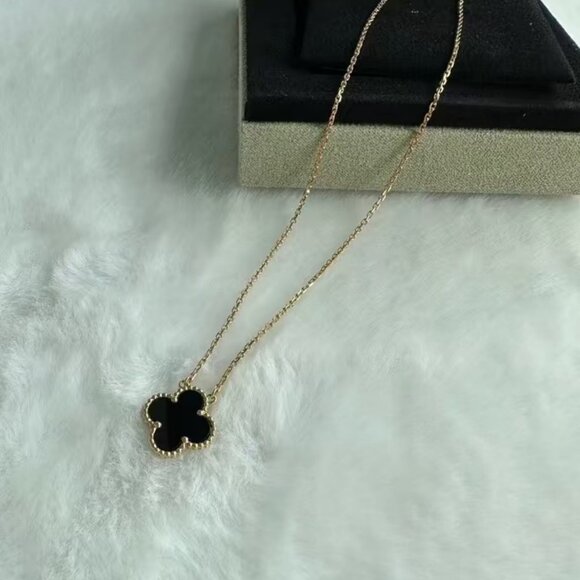 💎Authentic💎 Van Cleef & Arpels 18K gold and onyx necklace💎 - Picture 4 of 6